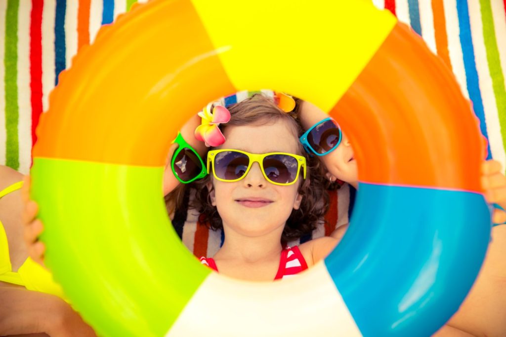 Summer-kids-in-sunglasses